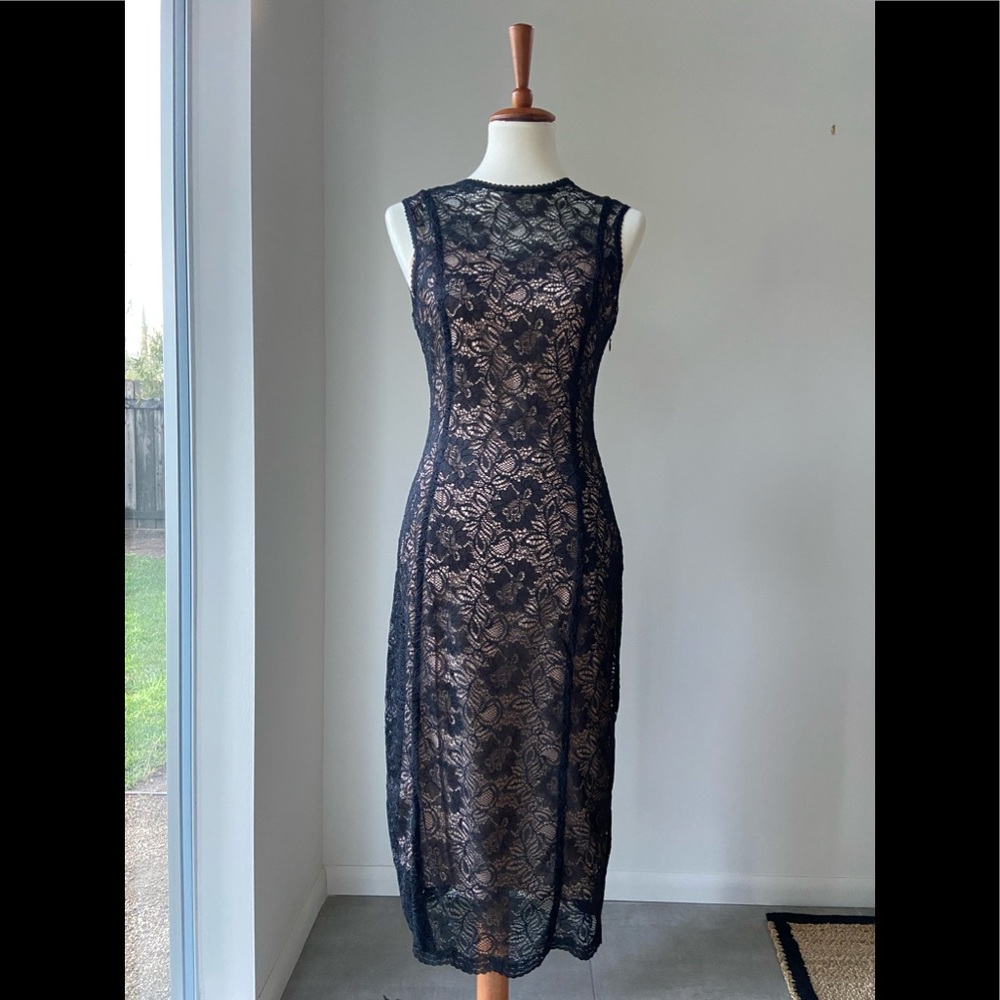 NWT Isaac Mizrahi vintage beautiful knee length black lace sheath w/nude lining.